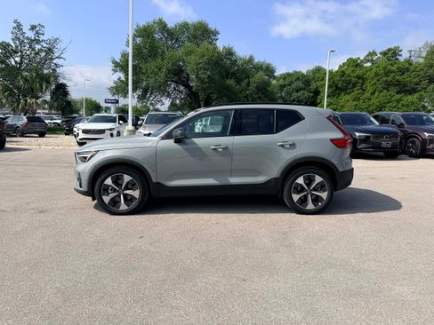 Certified 2026 Volvo XC40 B5 Plus AWD/4WD image 3