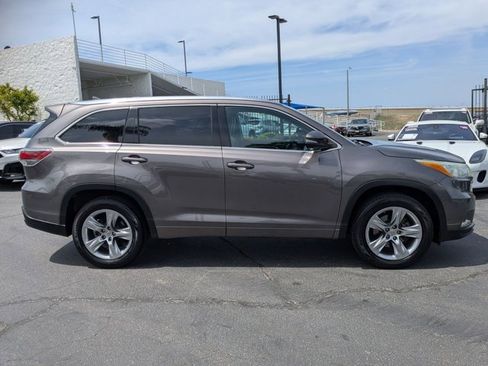 Used 2014 Toyota Highlander Limited Platinum image 4