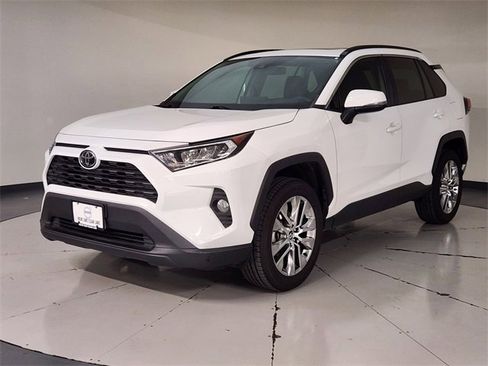 Used 2020 Toyota RAV4 XLE Premium image 1