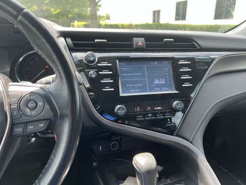 Used 2019 Toyota Camry SE FWD image 31