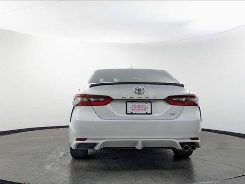 Used 2022 Toyota Camry SE w/ Audio Upgrade Package FWD image 7