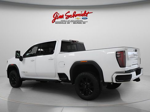 Used 2025 GMC Sierra 2500 AT4 w/ AT4 Premium Plus Package AWD/4WD image 4