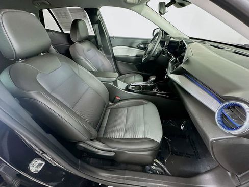 Used 2025 Chevrolet Trax LT w/ LT Convenience Package image 33
