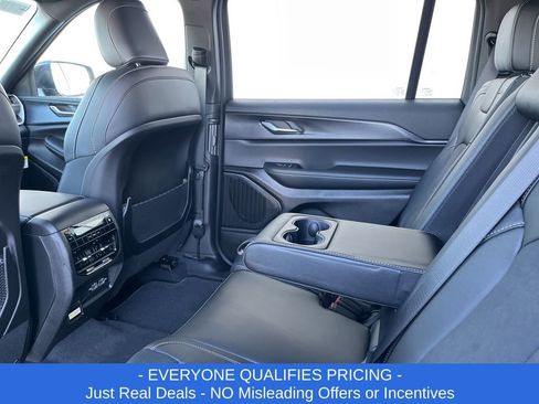 New 2025 Jeep Grand Cherokee L Altitude image 25