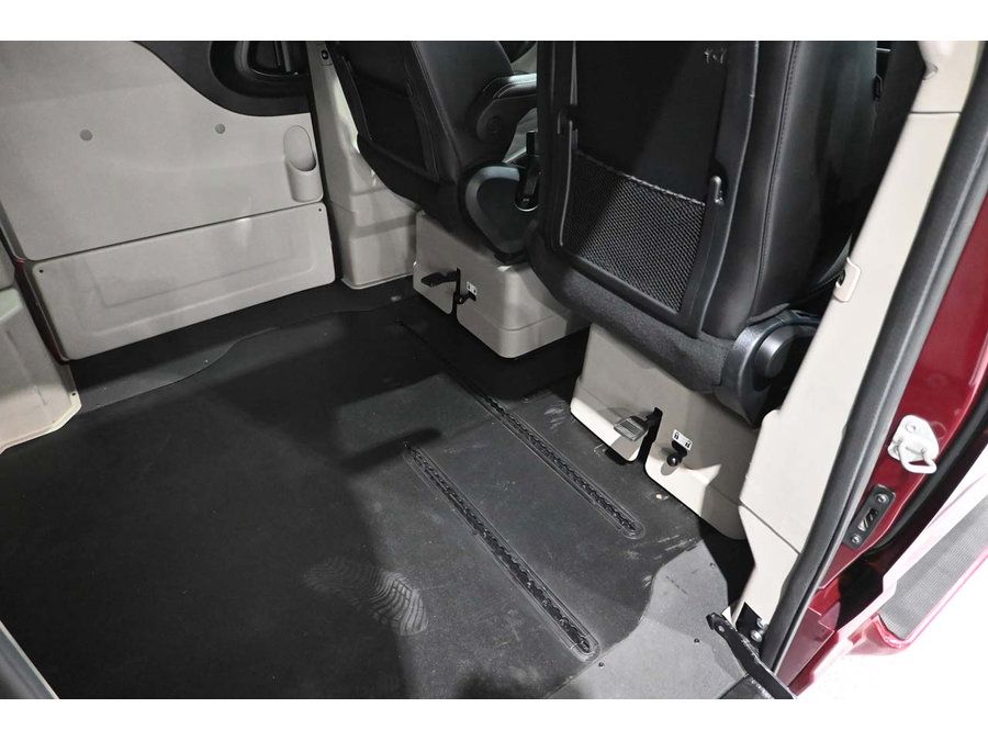 Used 2019 Dodge Grand Caravan SXT FWD image 19