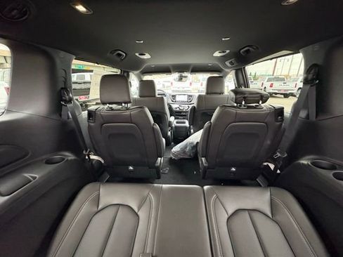 New 2026 Chrysler Pacifica Select image 26