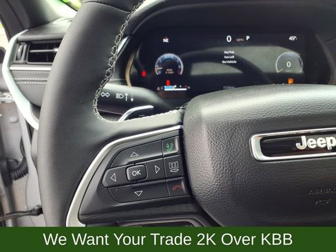 Used 2025 Jeep Grand Cherokee 4WD image 16