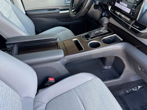 Certified 2023 Toyota Sienna LE image 23