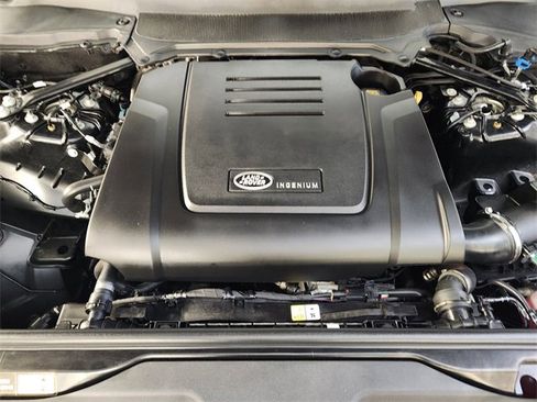 Used 2025 Land Rover Discovery S image 32