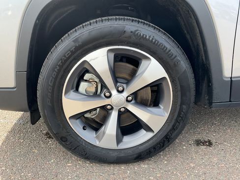 Used 2020 Jeep Cherokee Limited w/ Trailer Tow Group image 36