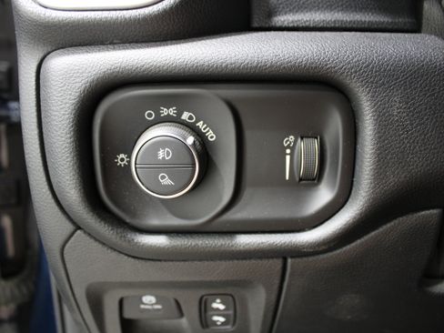 Used 2022 RAM 1500 Big Horn AWD/4WD image 54