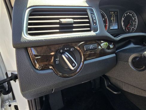 Used 2015 Volkswagen Passat 3.6 SEL Premium FWD image 14