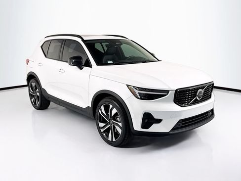 Used 2023 Volvo XC40 B5 Ultimate AWD/4WD image 3
