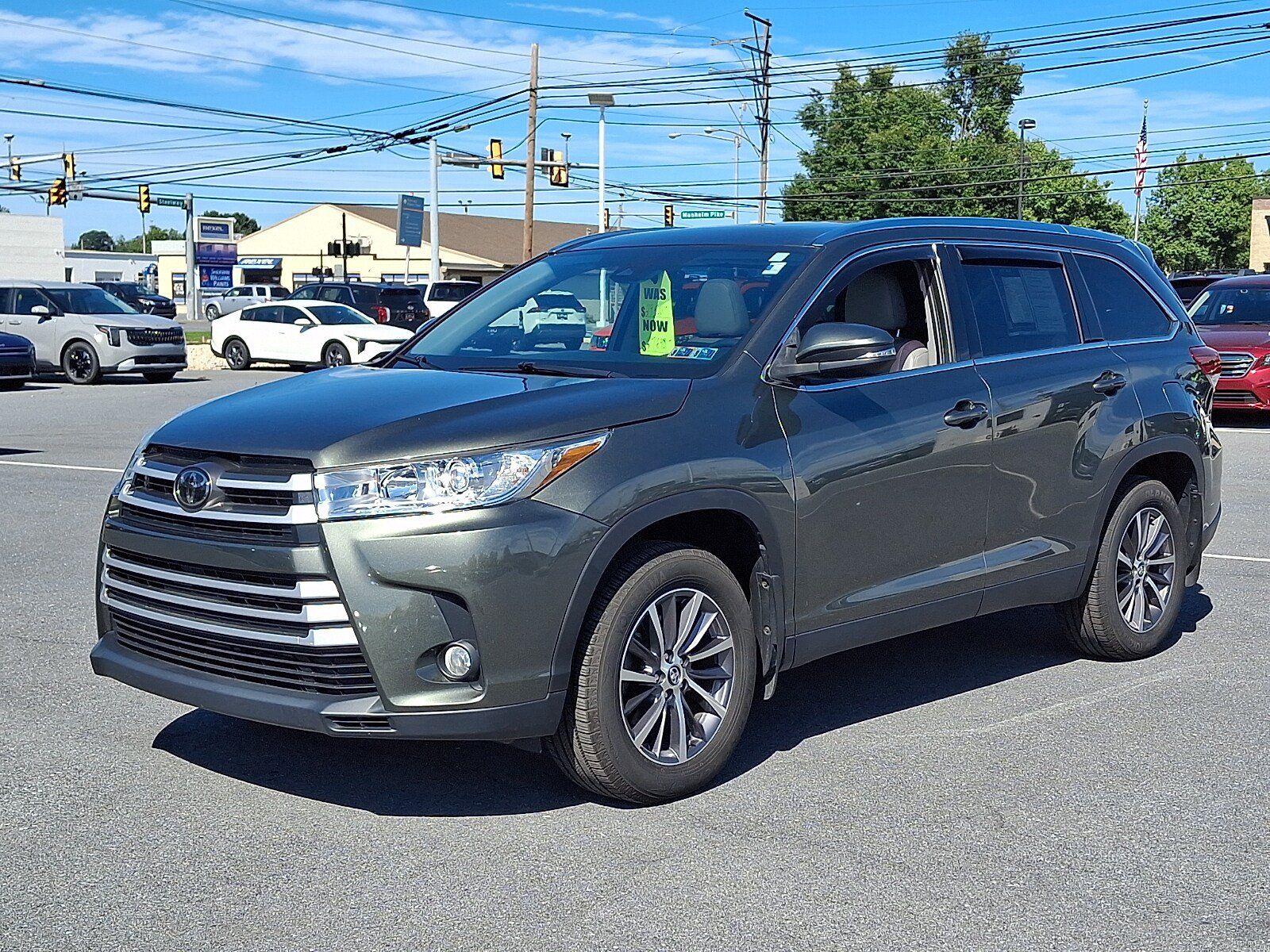 Used 2019 Toyota Highlander XLE AWD/4WD image 1