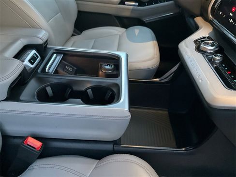 Used 2025 Ford Expedition Max Active image 19