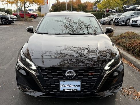 Used 2023 Nissan Altima 2.5 SR w/ SR Premium Package image 3