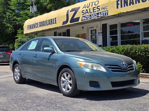 Used 2011 Toyota Camry LE FWD image 1