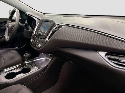 Used 2018 Chevrolet Malibu LT image 24
