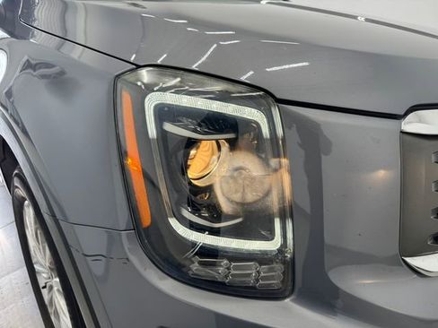 Used 2021 Kia Telluride LX FWD image 32