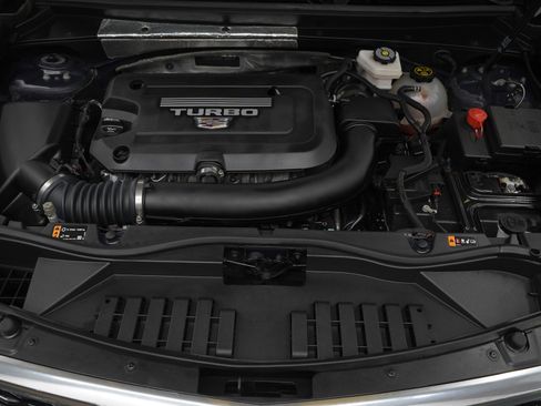 Used 2024 Cadillac XT4 Premium Luxury image 32