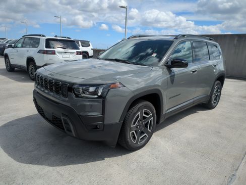 New 2026 Jeep Cherokee Laredo image 9
