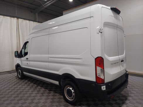 Used 2024 Ford Transit 250 148 High Roof RWD image 2