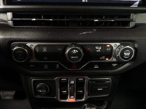 Used 2025 Jeep Wrangler Unlimited Sport AWD/4WD image 24