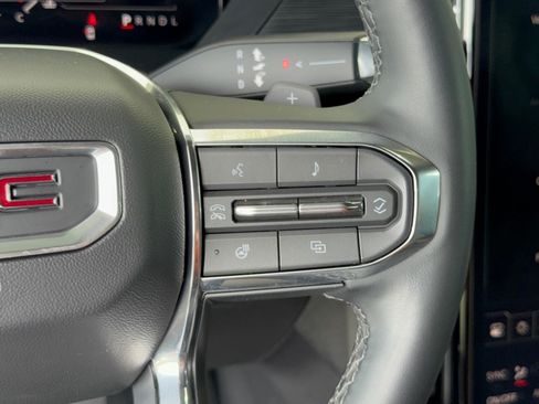 Used 2024 GMC Acadia Elevation FWD image 19