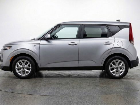 Used 2025 Kia Soul LX w/ LX Technology Package image 4