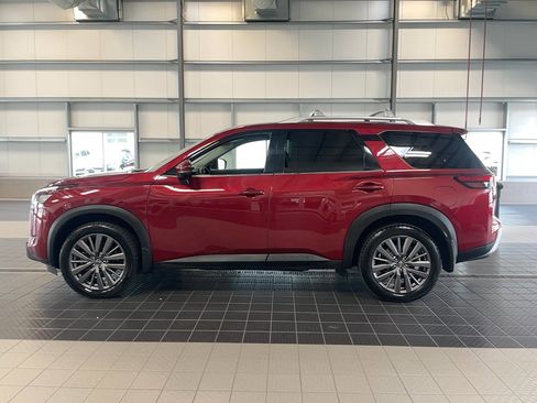Used 2023 Nissan Pathfinder SL w/ SL Premium Package AWD/4WD image 4