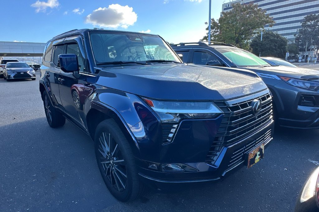 Used 2024 Lexus GX 550 w/ Accessory Package (2T) AWD/4WD image 2