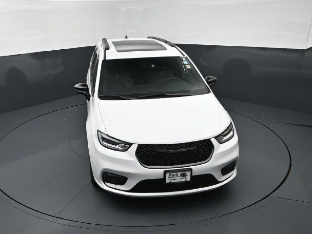 Used 2026 Chrysler Pacifica Limited w/ S Appearance Package AWD/4WD image 13
