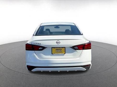 Used 2025 Nissan Altima 2.5 SV FWD image 12