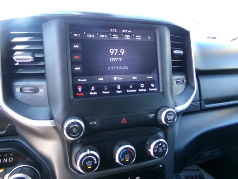 Used 2019 RAM 1500 Big Horn AWD/4WD image 17
