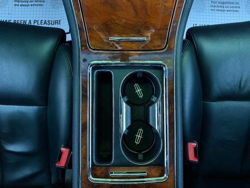 Used 2017 Lincoln Continental Select image 26