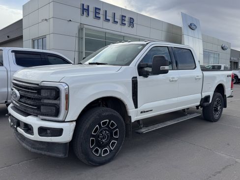 Used 2025 Ford F250 Platinum image 3