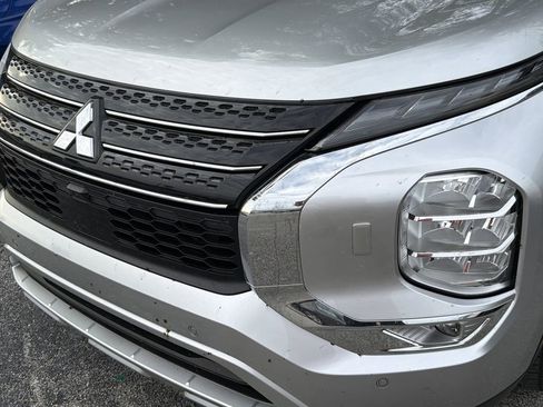Used 2024 Mitsubishi Outlander AWD image 4