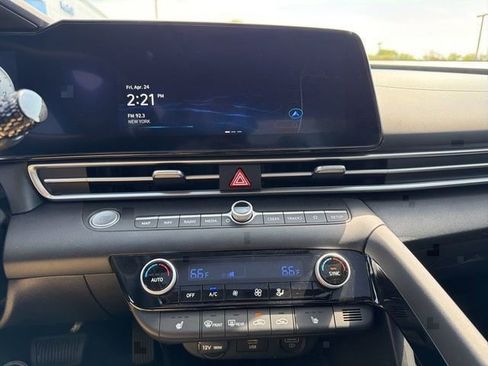 Certified 2023 Hyundai Elantra Limited FWD image 23