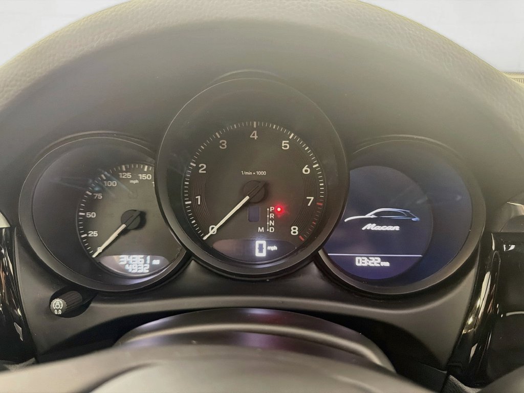 Certified 2023 Porsche Macan AWD/4WD image 13