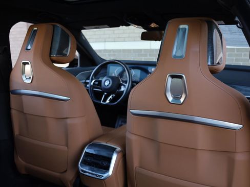 Used 2024 BMW 740i w/ Premium Package 2 image 29