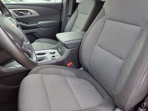 Certified 2023 Chevrolet Traverse LT FWD image 3