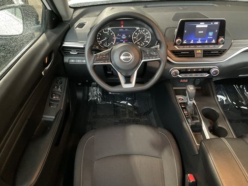 Used 2025 Nissan Altima 2.5 SV image 19