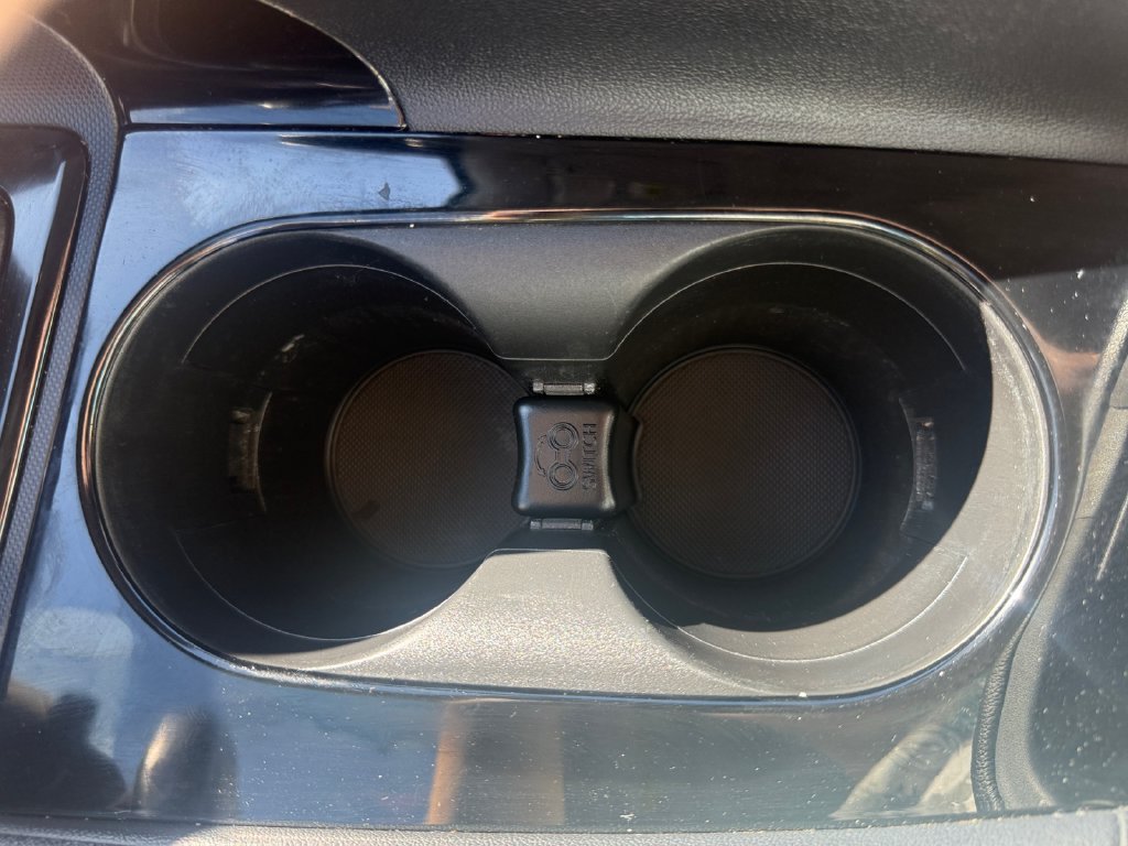 Used 2021 Hyundai Elantra Limited FWD image 17