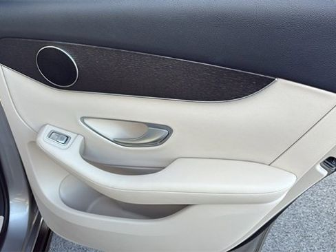 Used 2022 Mercedes-Benz GLC 300 image 30