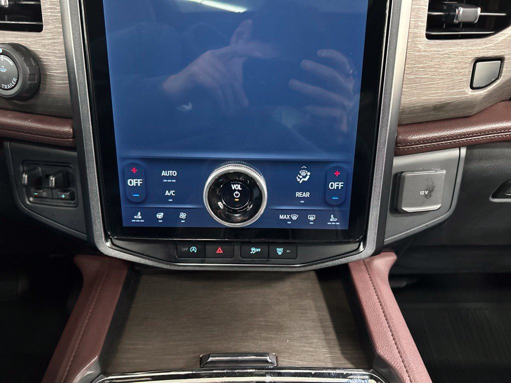 Used 2024 Ford Expedition Limited AWD/4WD image 25