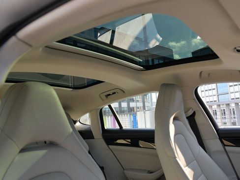 Certified 2022 Porsche Panamera 4 image 12