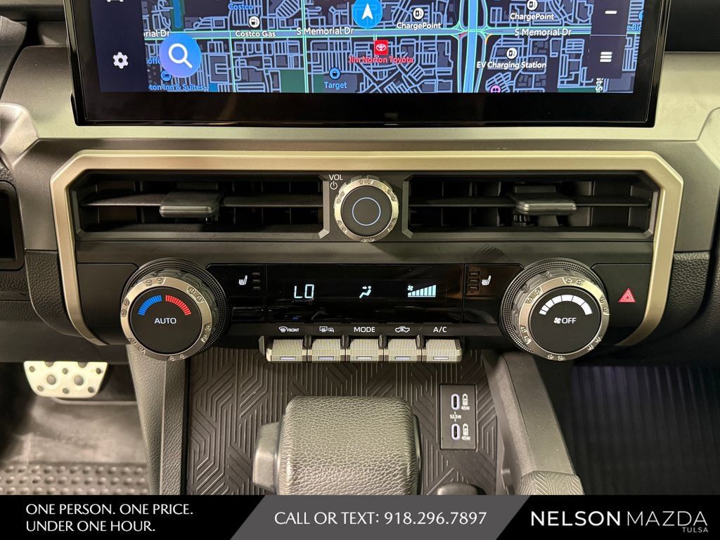 Used 2024 Toyota Tacoma TRD Sport AWD/4WD image 27