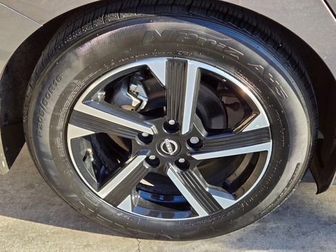 Used 2024 Nissan Sentra SV image 9