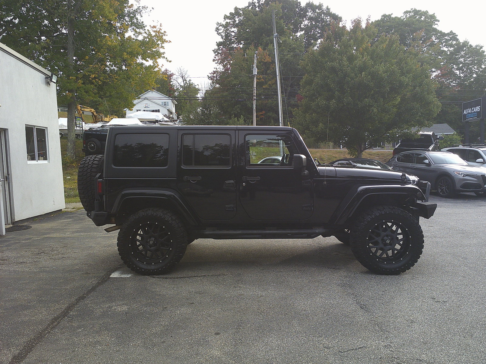 Used 2016 Jeep Wrangler Unlimited Sahara w/ Dual Top Group AWD/4WD image 4