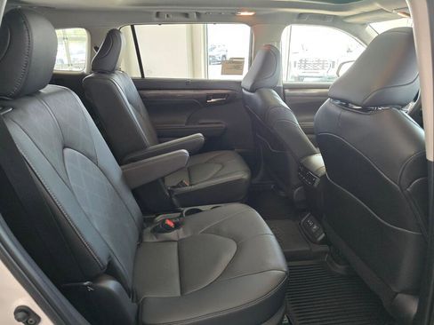 New 2026 Toyota Highlander Platinum AWD/4WD image 39